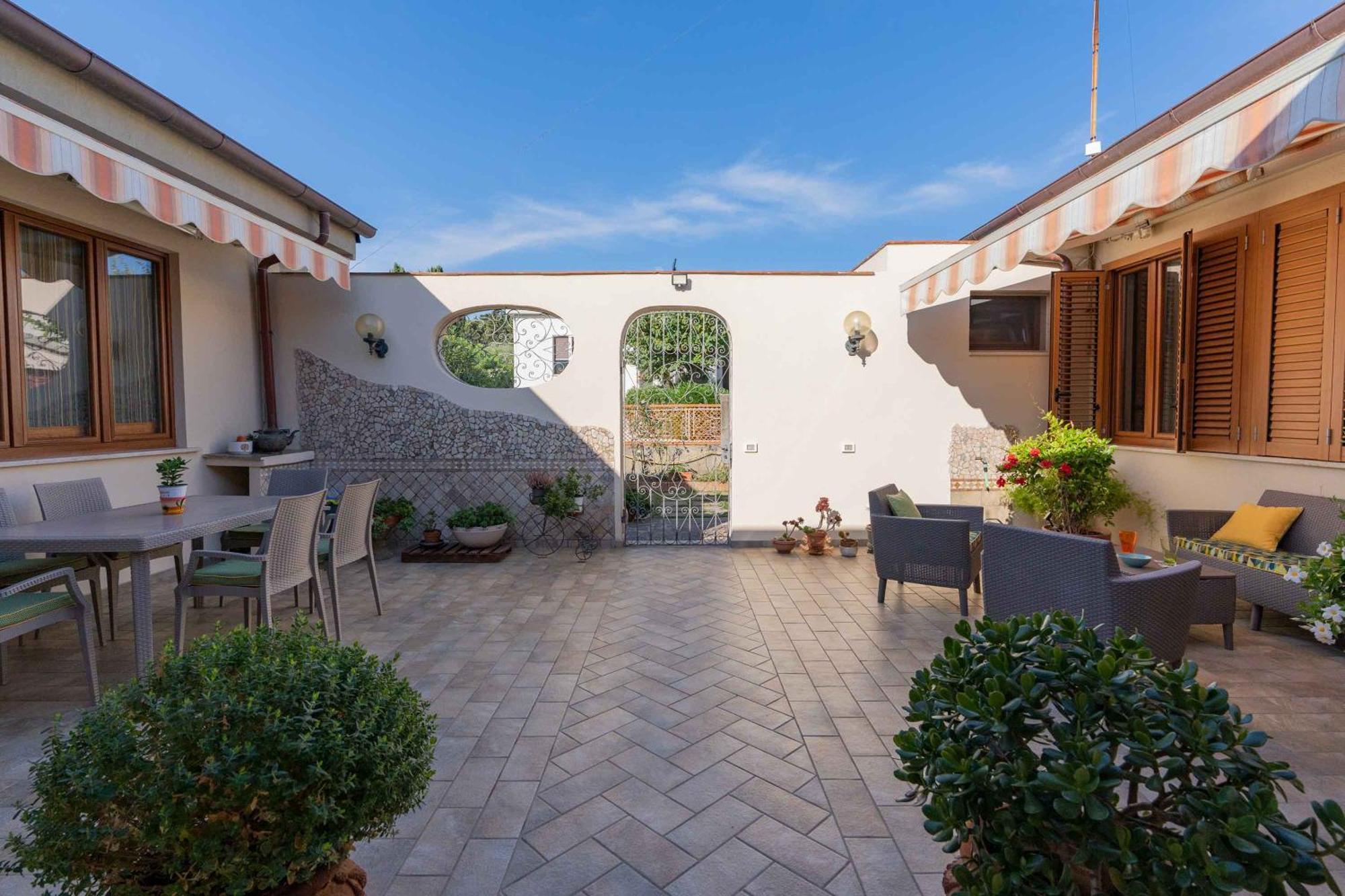 Sunny Courtyard Apartment Piombino Exterior foto